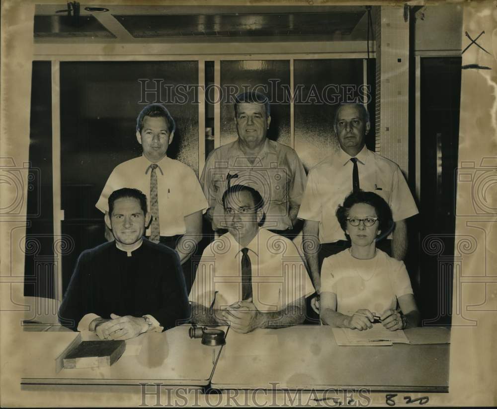 1968 Press Photo Leo Winterscheidt with Shaw Athletic Booster Club members- Historic Images