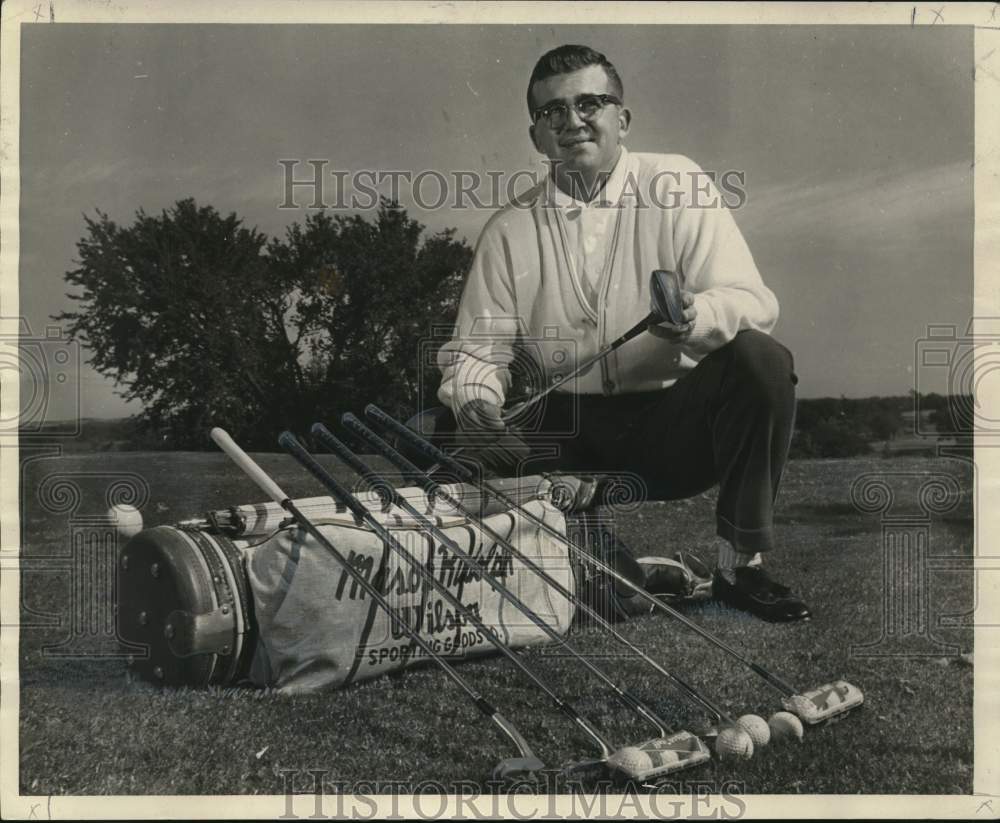 1967 Press Photo Golfer Mason Rudolph kneels beside clubs and golf balls.- Historic Images