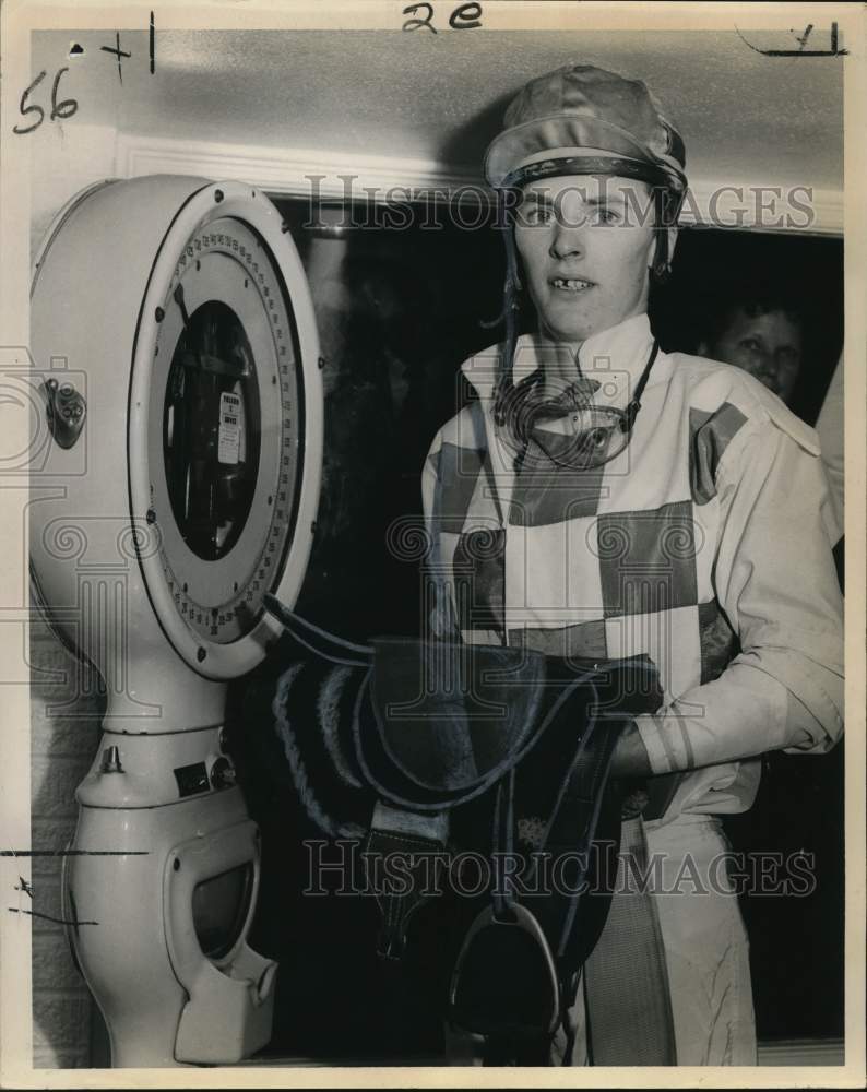 Press Photo William Skuse, Jockey, on the scale - noo74652- Historic Images