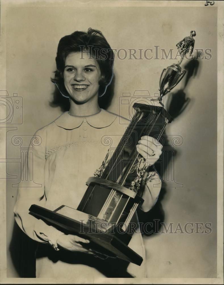 1964 Press Photo Susan Shaw named &quot;Best Junior Achievement Salesman&quot; for 1964.- Historic Images