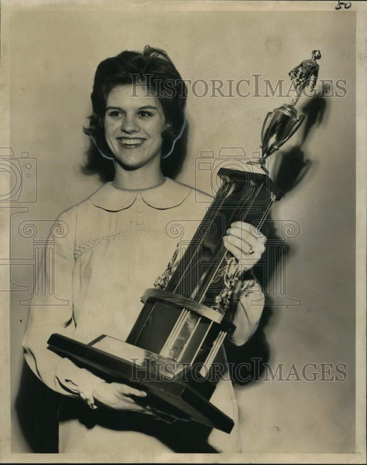 1964 Press Photo Susan Shaw named "Best Junior Achievement Salesman" for 1964.- Historic Images