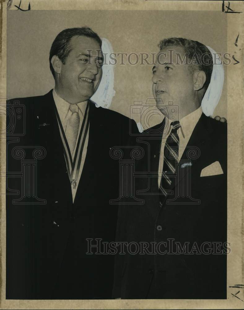 1968 Press Photo Raymond Burr and Louis Read attend United Fund kickoff luncheon- Historic Images