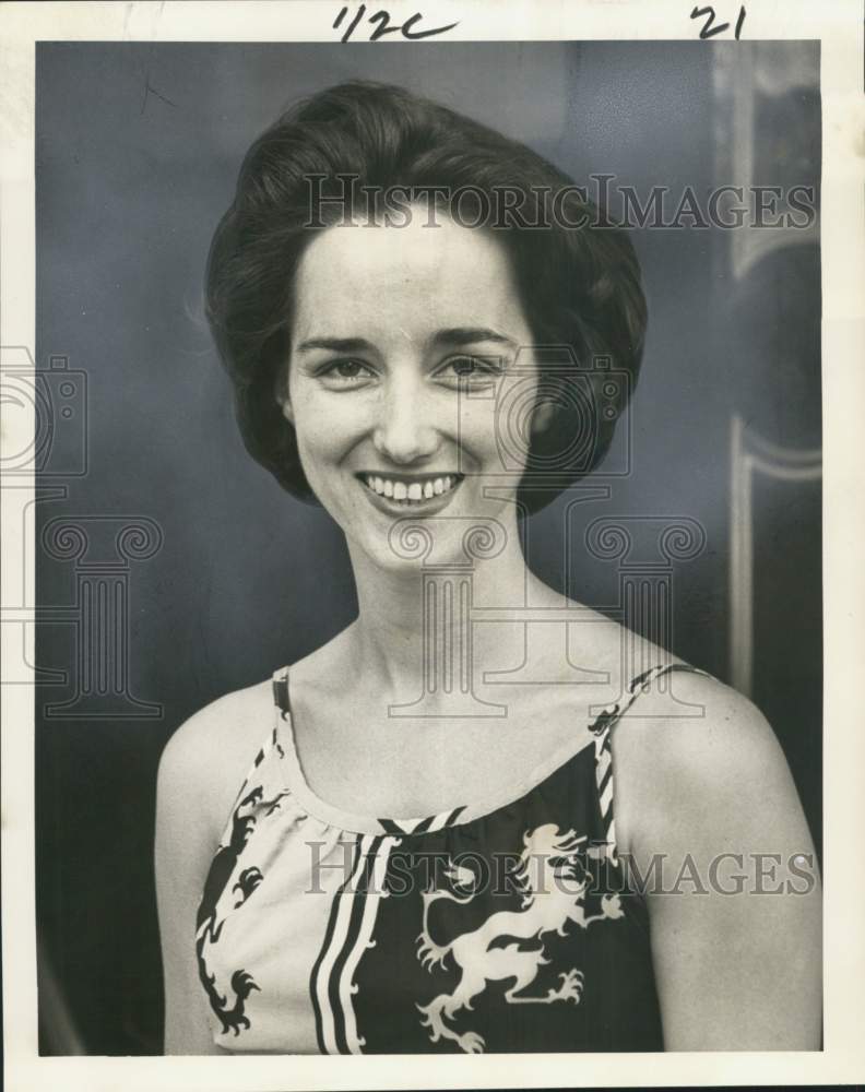 1965 Press Photo Mrs. Janet Urschel, Bethesda housewife, comments on wars- Historic Images