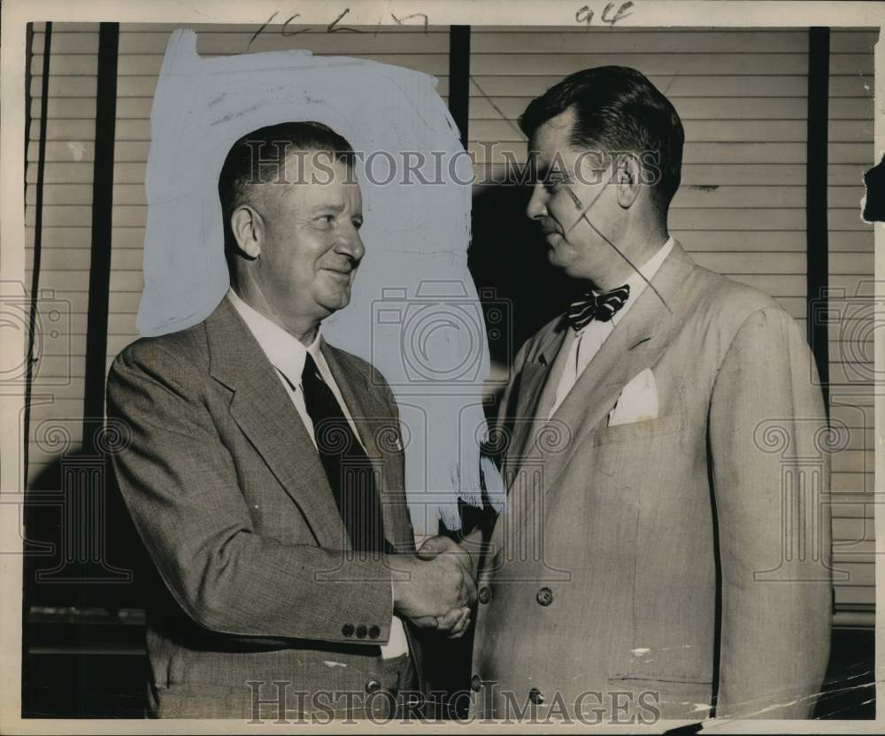 1955 Press Photo Oliver Townsend and H.V. Greenslit, Teche Greyhound officials- Historic Images