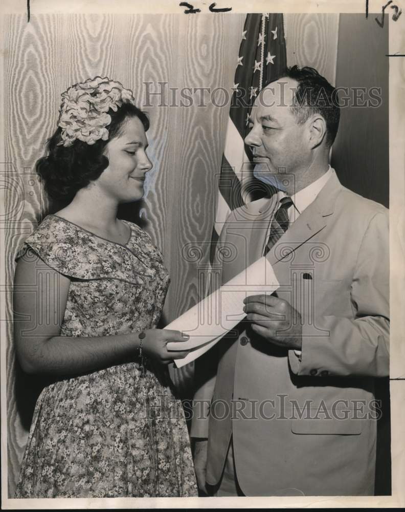 1961 Press Photo Kathleen Tinsley awarded scholarship by Dr. Walter Diaz- Historic Images