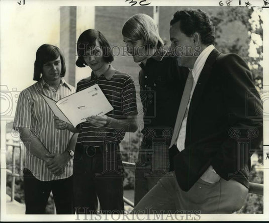 1973 Press Photo University of Southern Mississippi students receive study grant