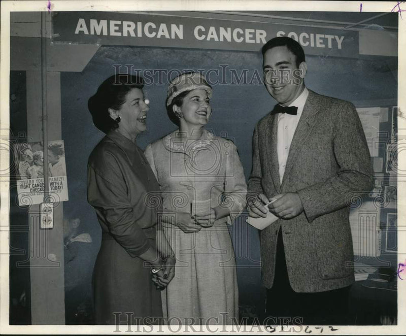 Load image into Gallery viewer, 1959 Press Photo West Jefferson leaders prepare cancer educational campaign
