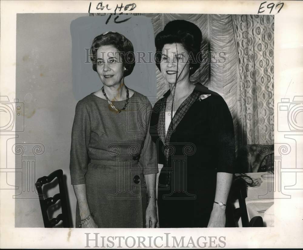 1965 Press Photo Mrs. Robert Taylor of Randolph-Macon Alumnae Assn., companion- Historic Images