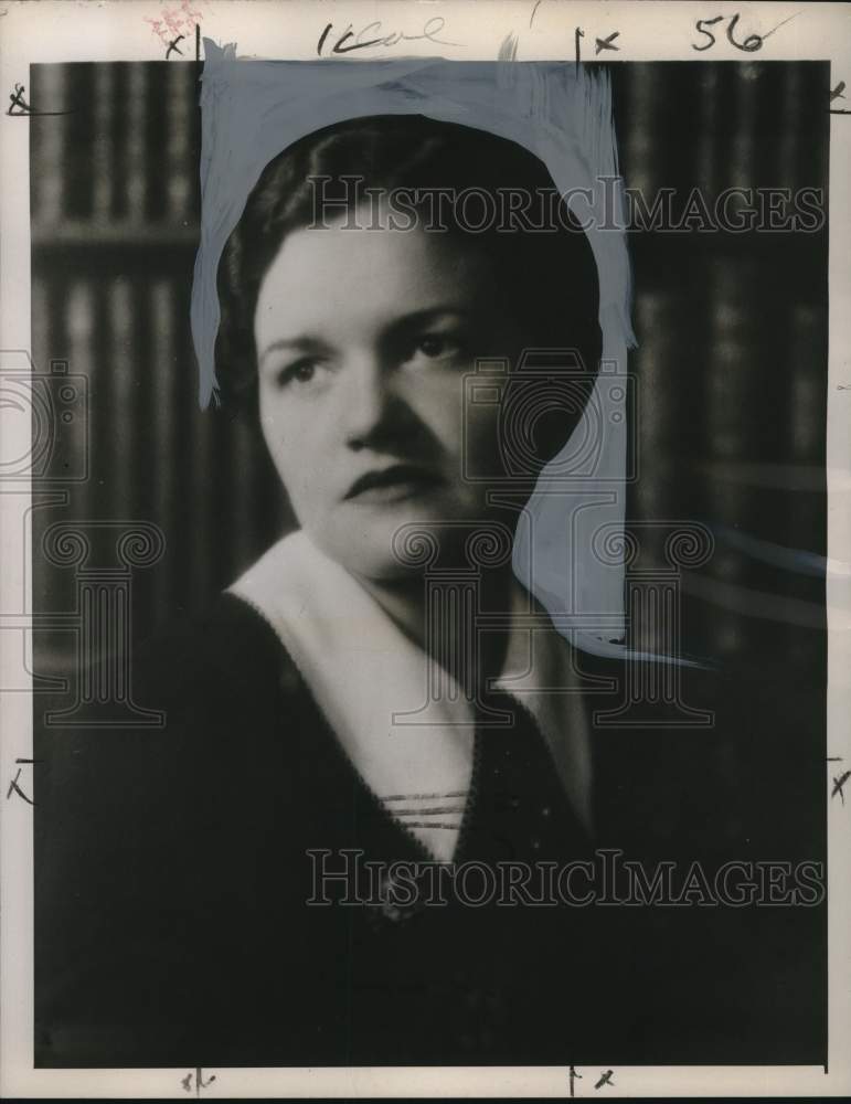 Load image into Gallery viewer, 1960 Press Photo Elswyth Thane, prolific biographer - noo80219
