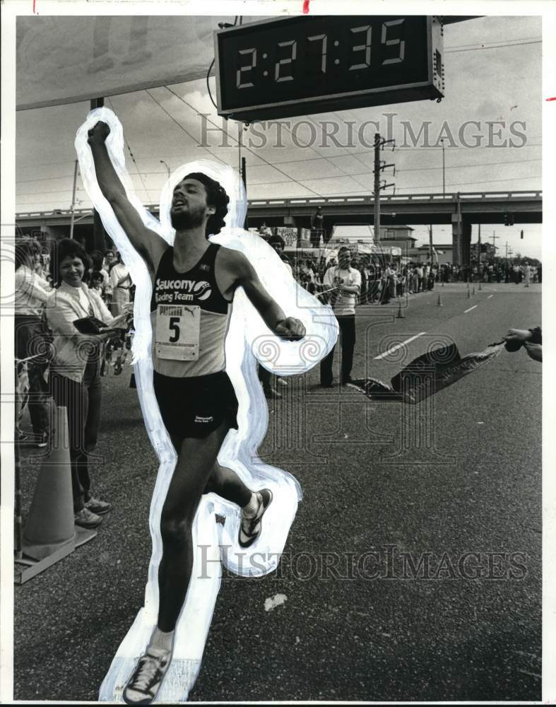 1984 Press Photo Runner Daniel Skards during Mardi Gras Marathon at Causeway- Historic Images