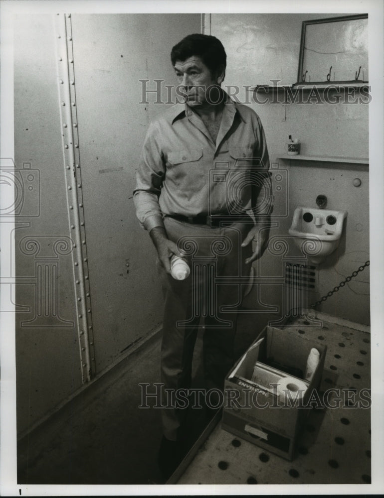 1978 Press Photo Claude Akins stars in The Broken Badge episode of Police Story.- Historic Images