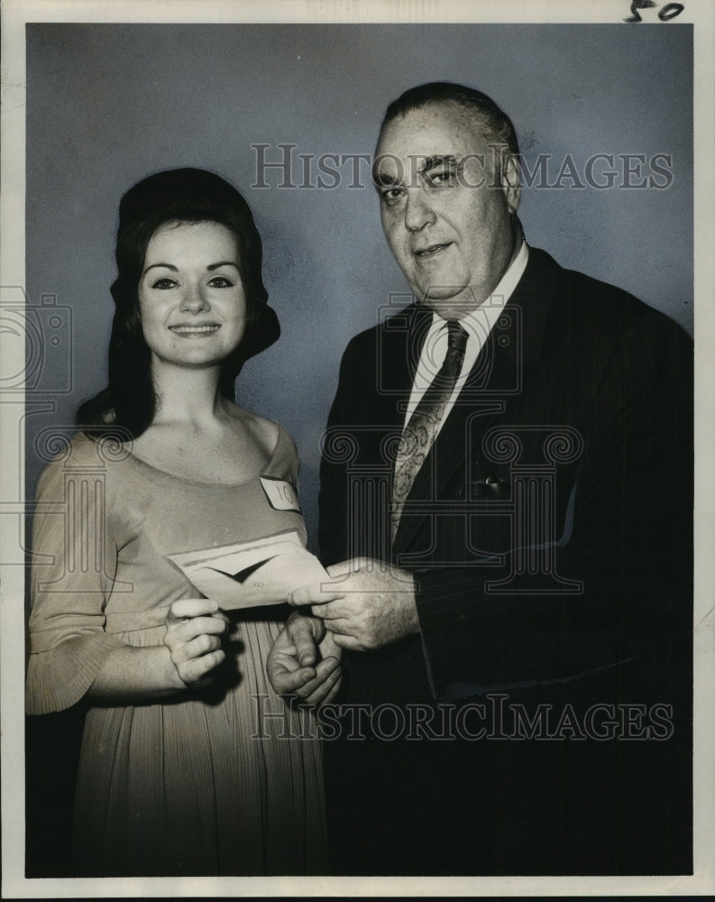 1970 Press Photo Conductor Kurt Adler and Annette Parker of Lafayette, Louisiana- Historic Images