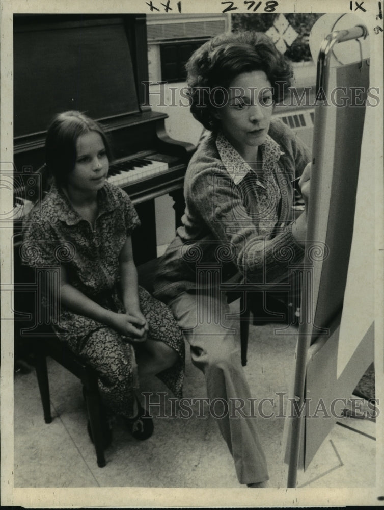 1978 Press Photo Kris McKeon and Jane Alexander in Lovey: A Circle of Children.- Historic Images