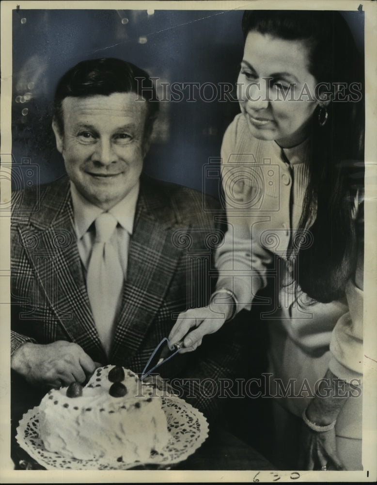 1972 Press Photo Susie Alexander serves husband, John, some ice cream pie.- Historic Images