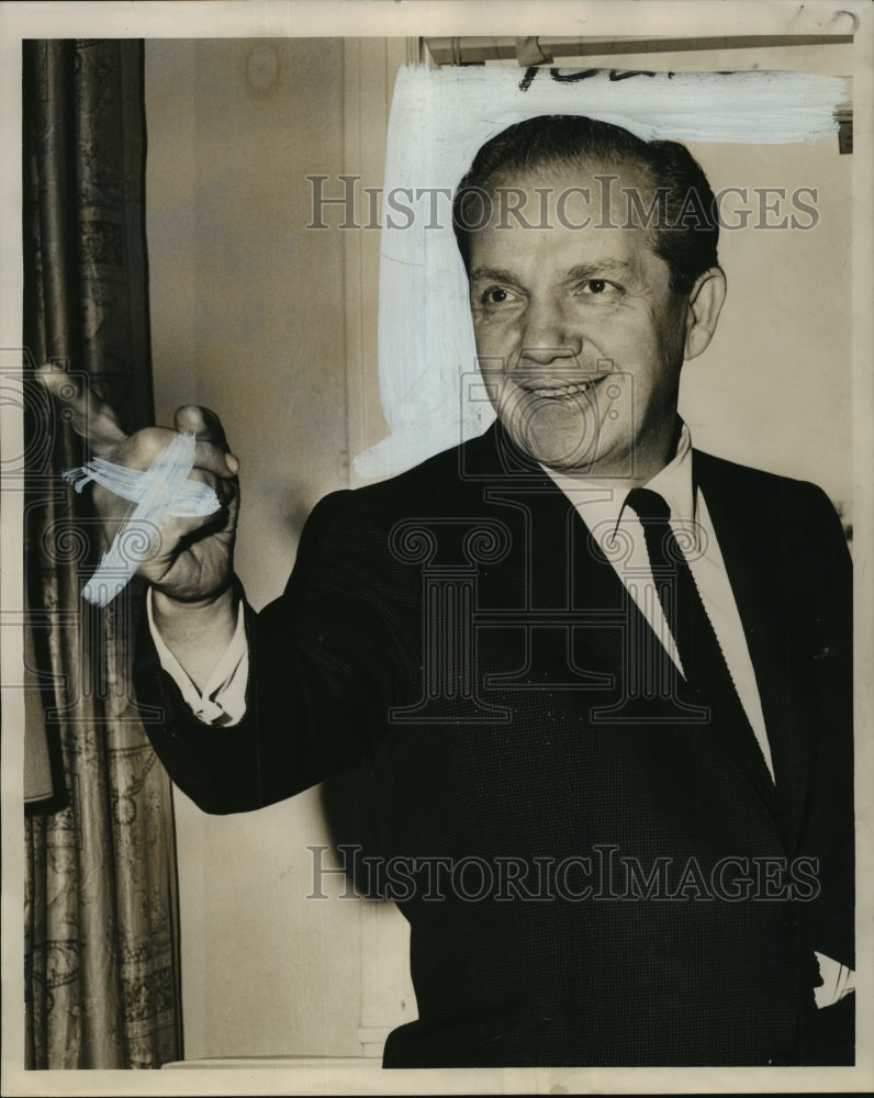 1963 Press Photo Joey Adams, comedian, interviewed in New Orleans, Louisiana.- Historic Images