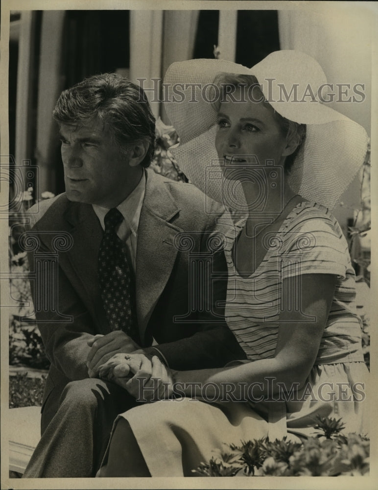 1976 Press Photo Mitchell Ryan and Sharon Acker star in Executive Suite, on CBS.- Historic Images