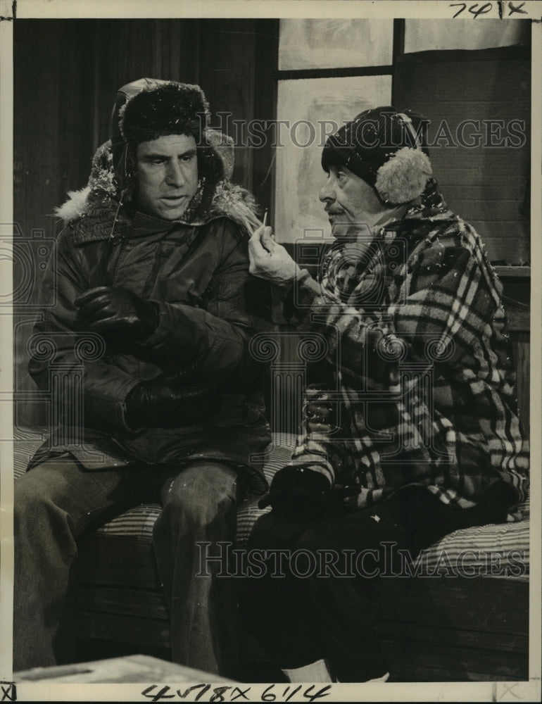 1976 Press Photo Don Adams and Liam Dunn star in Three Times Daley, on CBS.- Historic Images