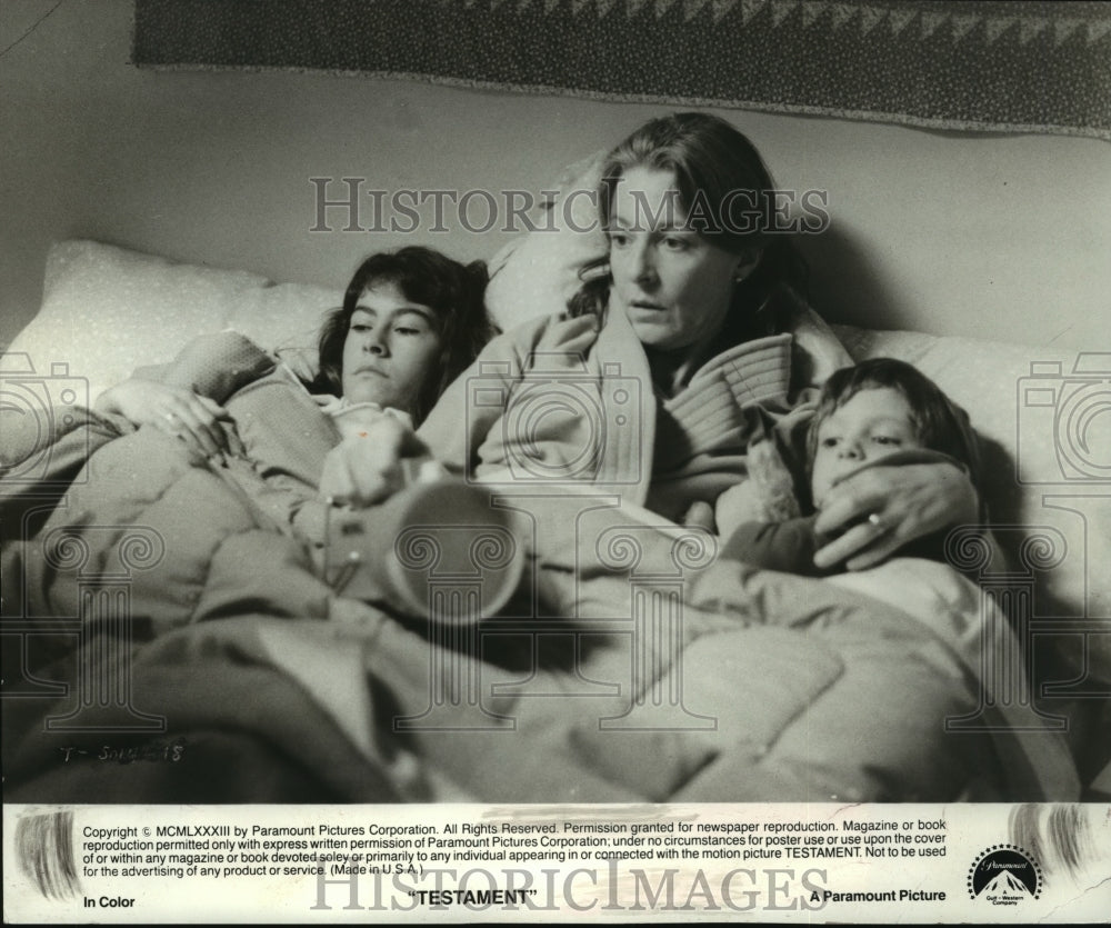 1983 Press Photo Jane Alexander, Roxana Zal and Lukas Haas in Testament.- Historic Images