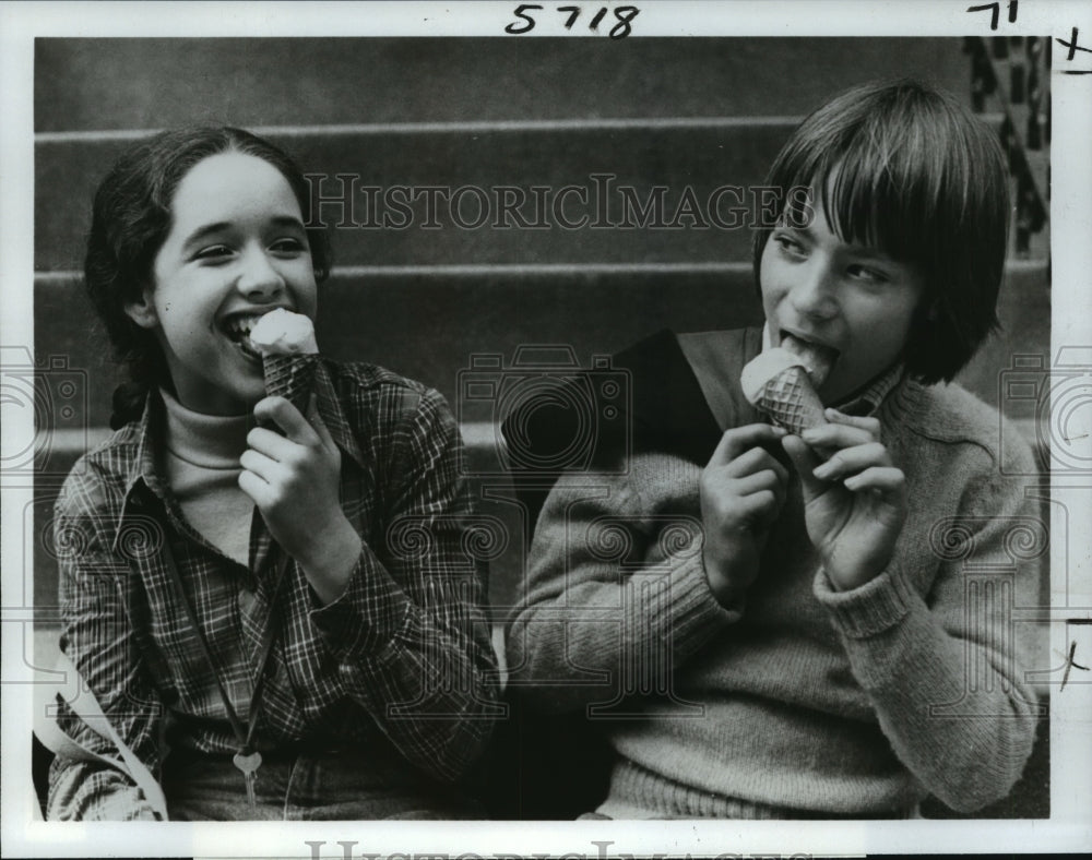 1982 Press Photo Trini Alvarado and Jeremy Levy in Rich Kids, on ABC.- Historic Images