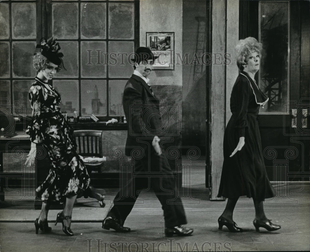 1980 Press Photo Katharine Buffaloe, Michael Leeds & Patricia Drylie in Annie.- Historic Images