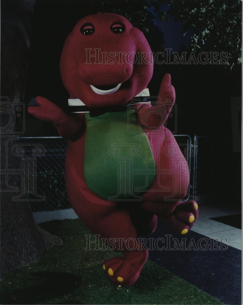 1993 Press Photo Barney (Elegant) Dancing - nop04594- Historic Images