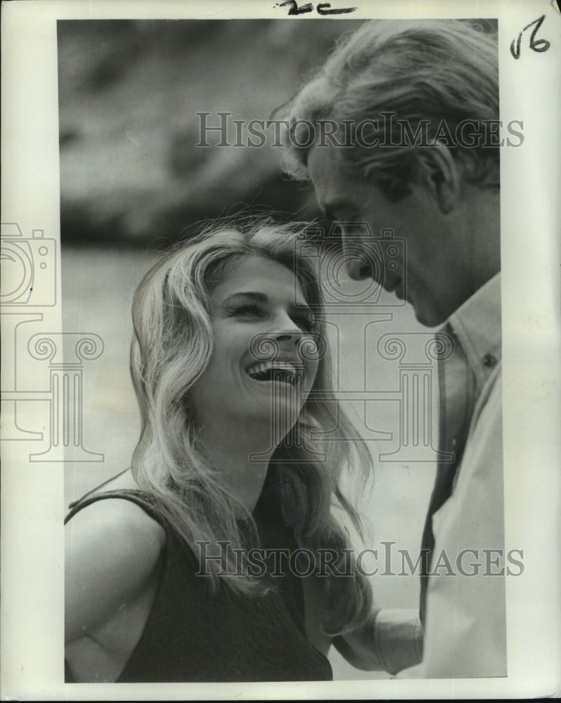 1968 Press Photo Actress Candice Bergen, Michael Caine on Set &quot;The Magus&quot;- Historic Images