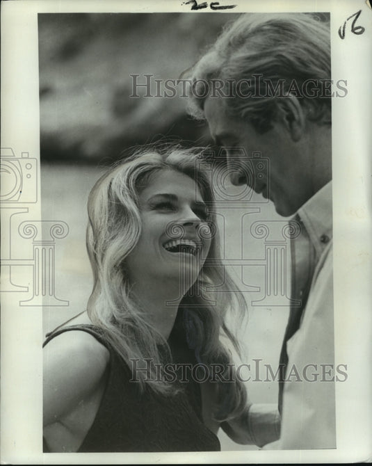 1968 Press Photo Actress Candice Bergen, Michael Caine on Set 