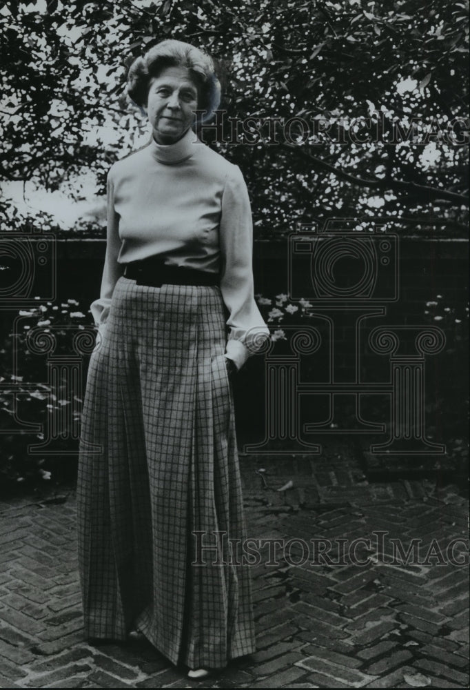 1970 Press Photo Ellen Berlin, author. - nop06573- Historic Images