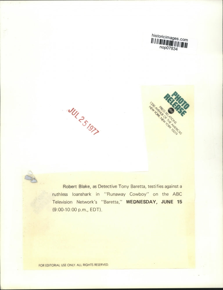 1977 Press Photo Actor Robert Blake As Detective Tony Baretta In "Baretta"