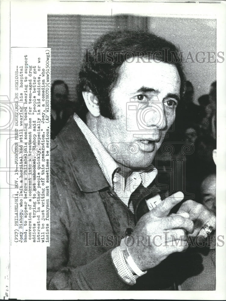 Load image into Gallery viewer, 1970 Press Photo Comedian Joey Bishop Leaving Philadelphia Hospital - nop07959
