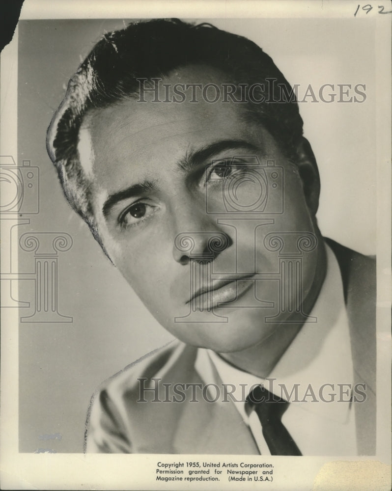 Load image into Gallery viewer, 1955 Press Photo Rossano Brazzi, "Summertime" - nop09423
