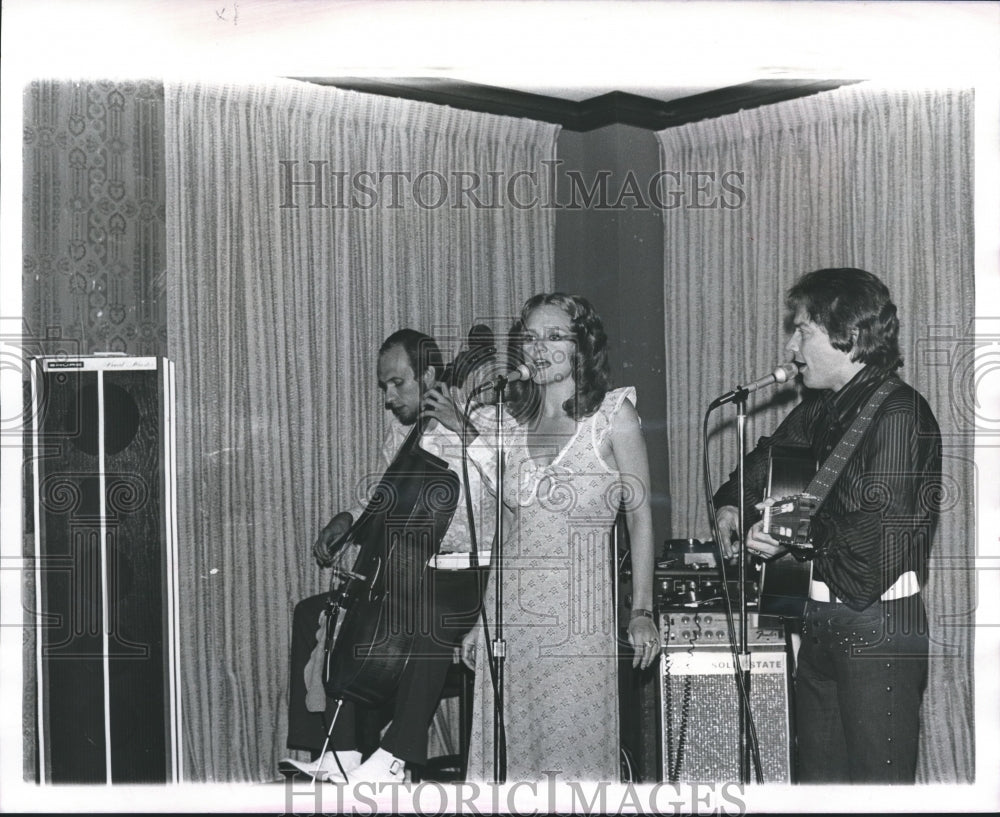 1972 Press Photo Briley &amp; Branch with Jeff Gilkerson perform at Charlie&#39;s Corner