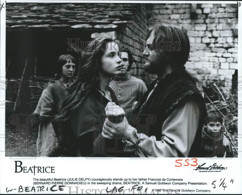 1988 Press Photo Julie Delpy and Bernard Dinnadieu in a scene from "Beatrice"- Historic Images