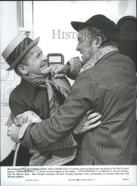 1977 Press Photo Red Buttons and Gene Kelly star in Viva Knievel! - nop12231