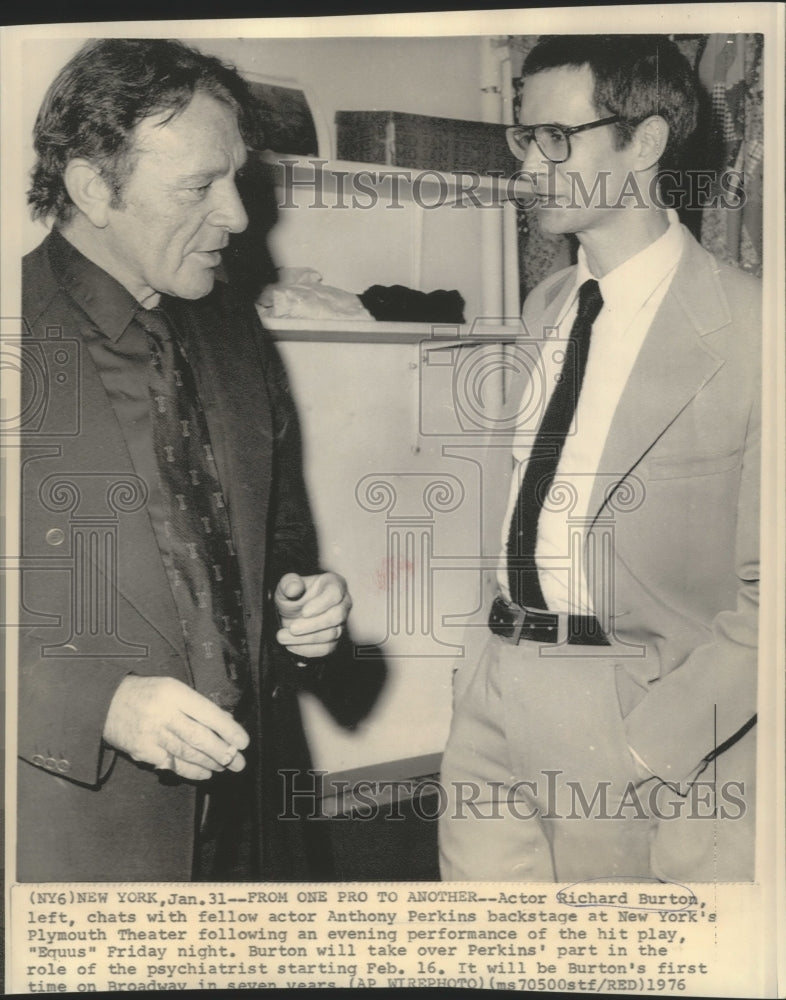 1976 Press Photo Actor Richard Burton and Anthony Perkins at Plymouth Theater.