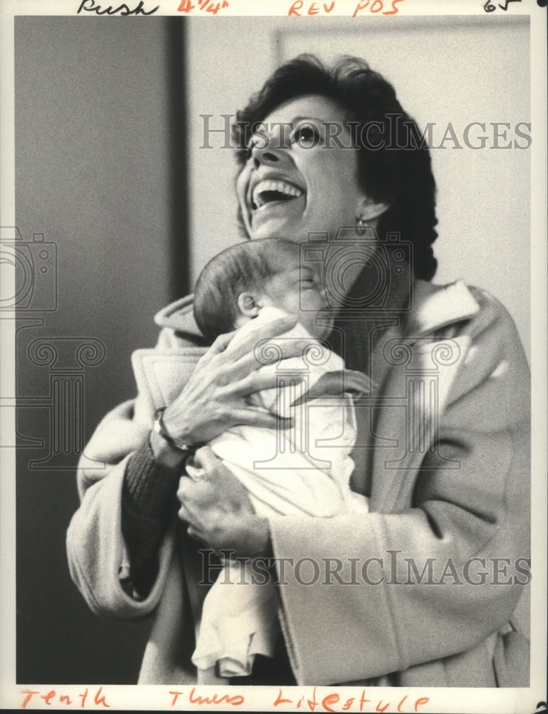 1980 Press Photo Carol Burnett stars in "The Tenth Month," CBS/TV - nop12419