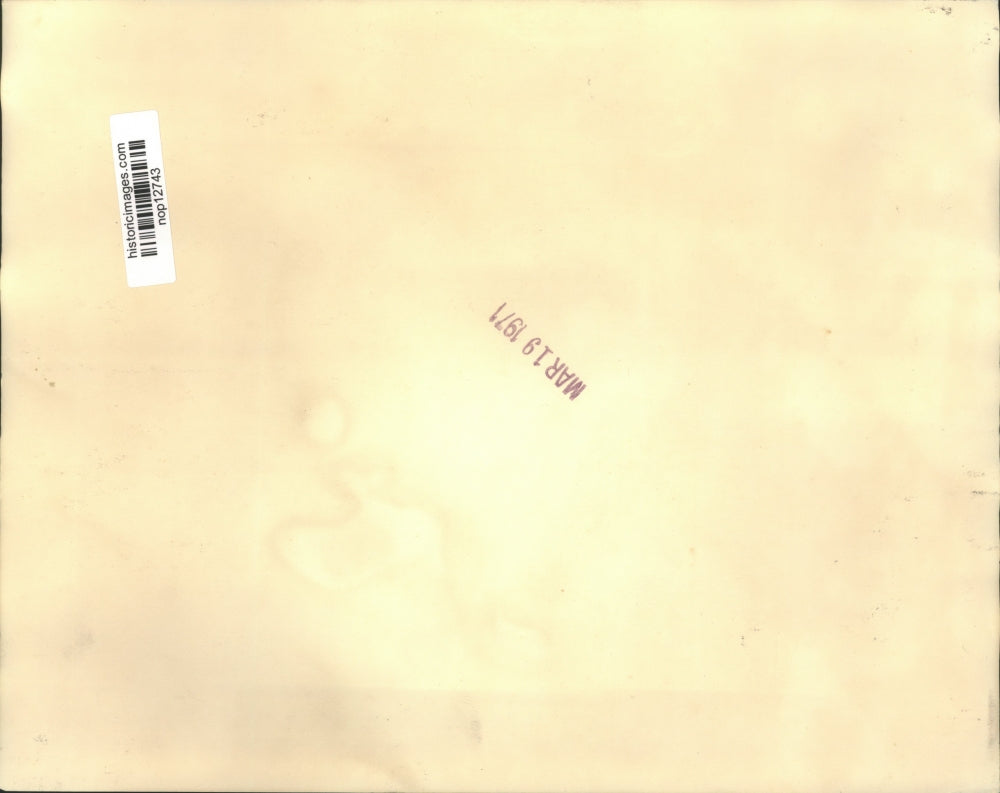 1971 Press Photo George Burns, 75, in his Hollywood office. - nop12743