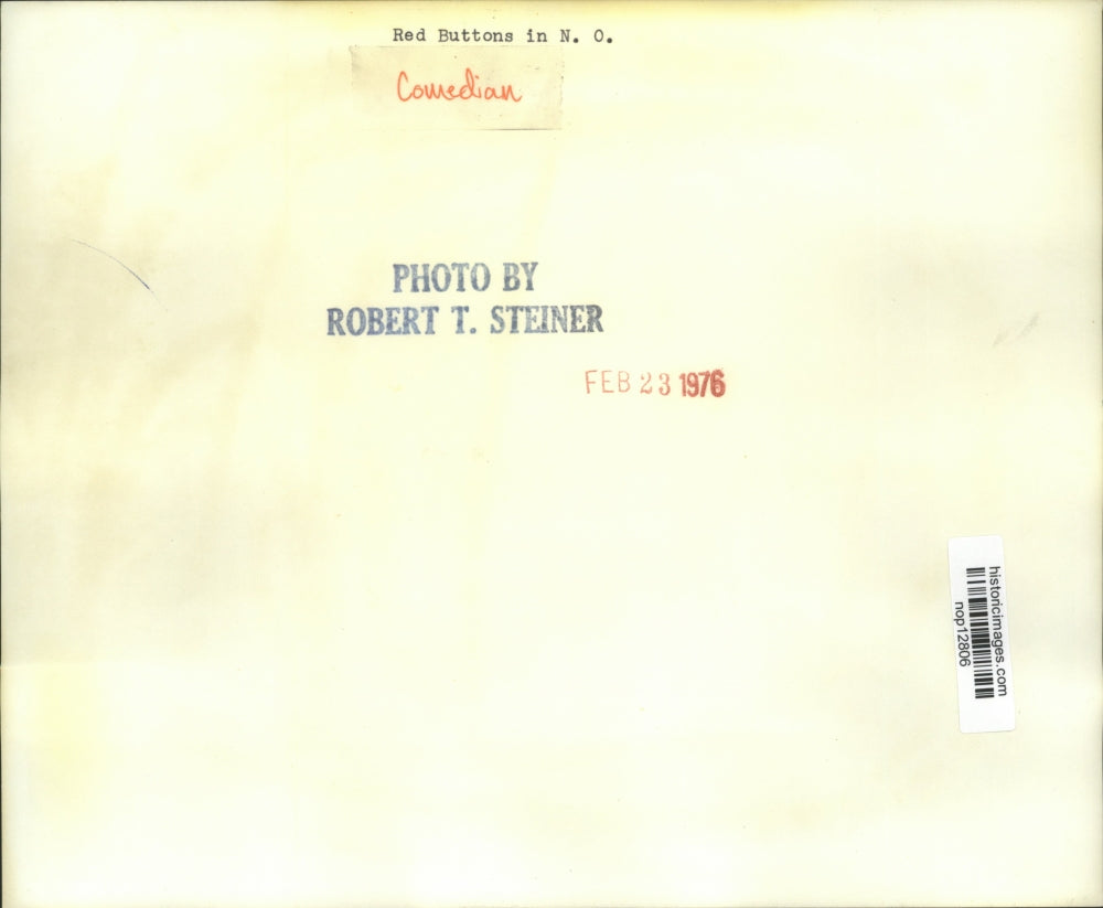 1976 Press Photo Comedian Red Buttons with his women fans in New Orleans