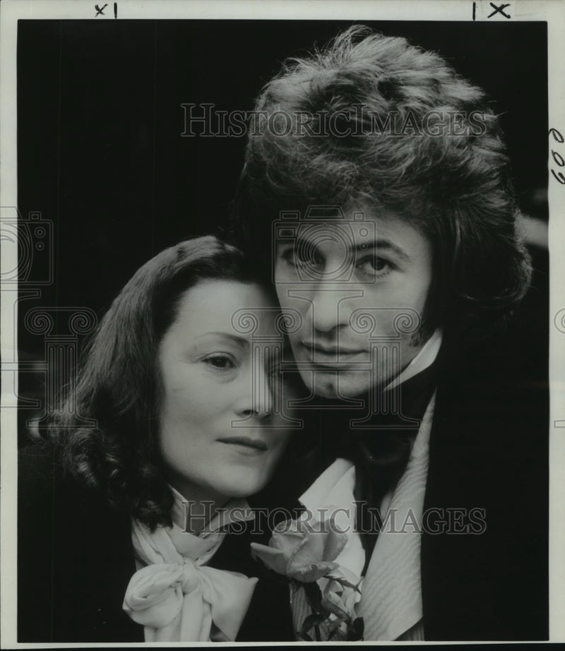 Load image into Gallery viewer, 1976 Press Photo Actors Rosemary Harris and George Chakiris. - nop13121
