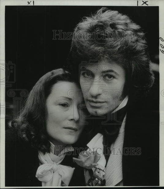 1976 Press Photo Actors Rosemary Harris and George Chakiris. - nop13121
