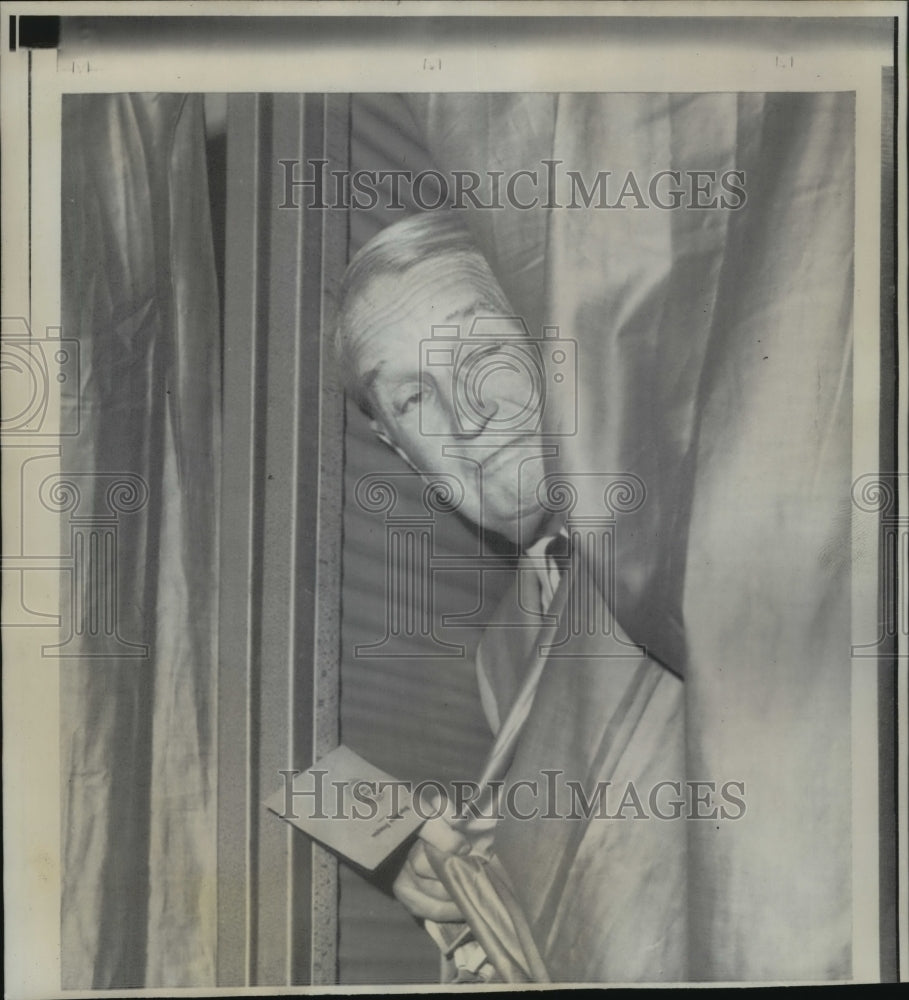 1968 Press Photo Maurice Chevalier, voting in Paris during legislative elections- Historic Images