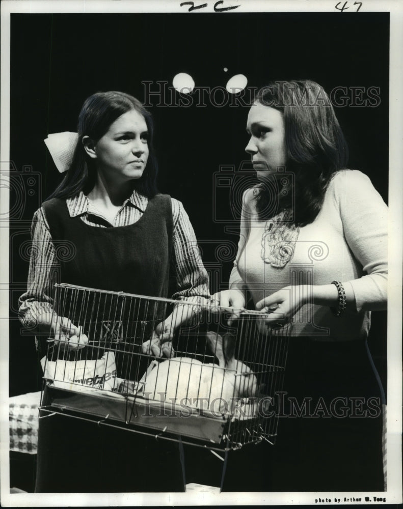 1973 Press Photo Theater Actresses Pam Portwood and Ann Casey Perform In a Play