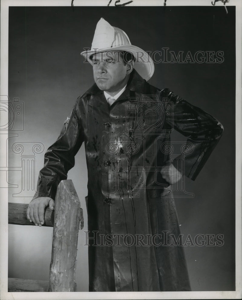 Load image into Gallery viewer, 1960 Press Photo Bob Carroll Portrays "Fiorello!" - nop13720
