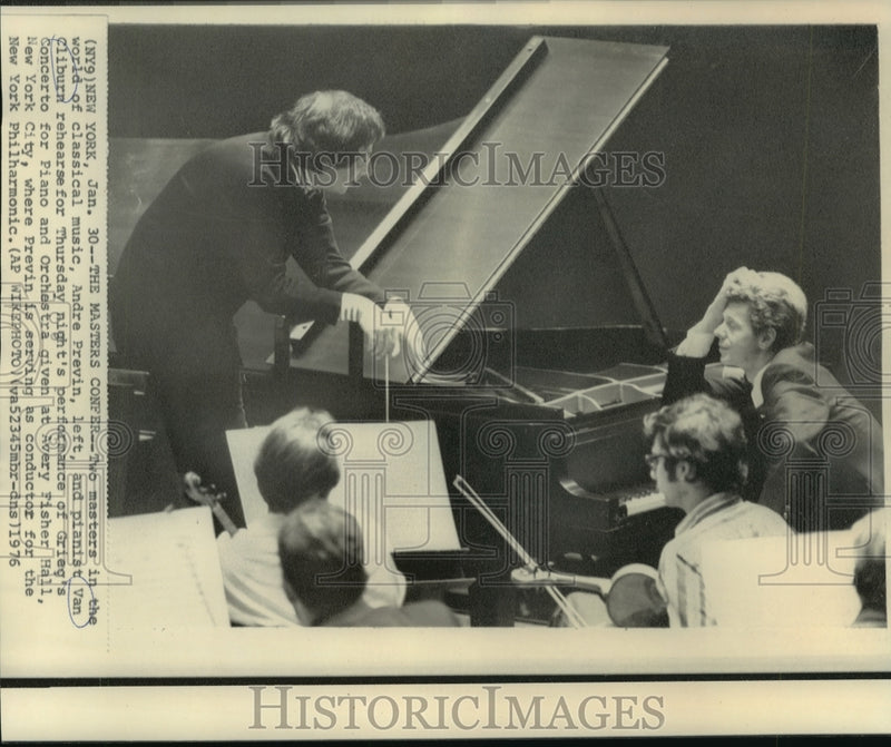 Load image into Gallery viewer, 1976 Press Photo Andre Previn and Van Cliburn rehearse at Avery Fisher Hall.
