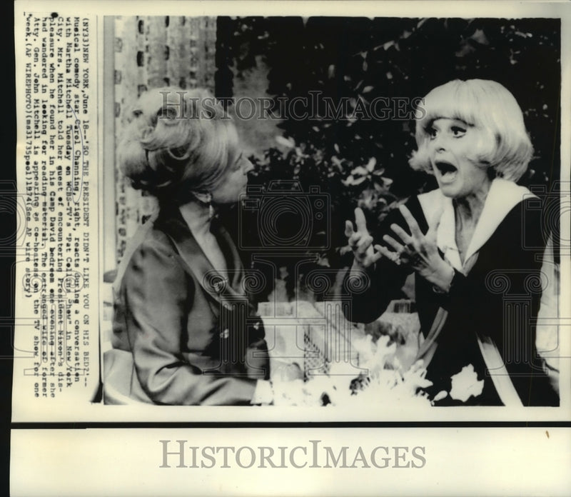Load image into Gallery viewer, 1974 Press Photo Carol Channing and Martha Mitchell on the Pat Collins Show.
