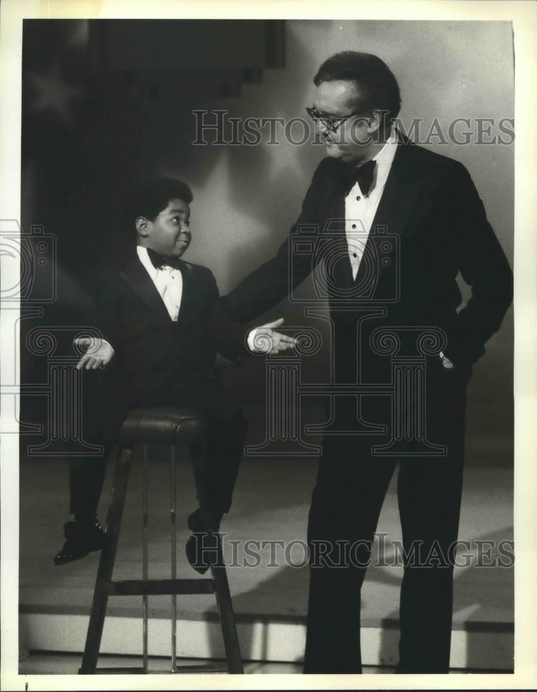Load image into Gallery viewer, 1980 Press Photo Actor Gary Coleman, Steve Allen on "The Big Show" NBC TV
