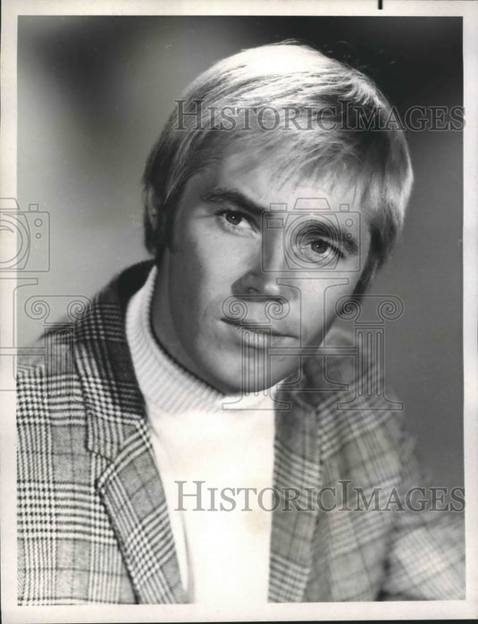 1969 Press Photo Dennis Cole stars on Bracken's World, on NBC. - nop14718- Historic Images
