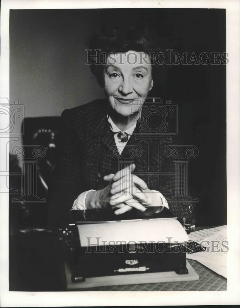 1959 Press Photo Patricia Collinge, author and published by Doubleday.