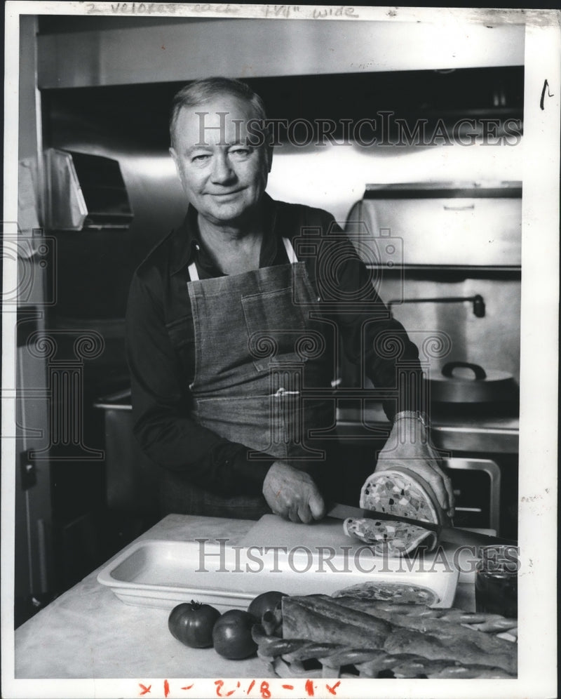 Load image into Gallery viewer, 1980 Press Photo Food Critic and Chef Craig Claiborne - nop15000

