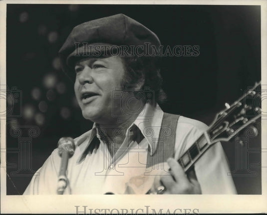 1976 Press Photo Musician Roy Clark Performing On "The Johnny Cash Show"
